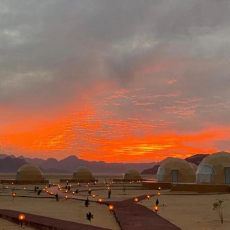 Wadi Rum Anwar Luxury Camp מראה חיצוני תמונה