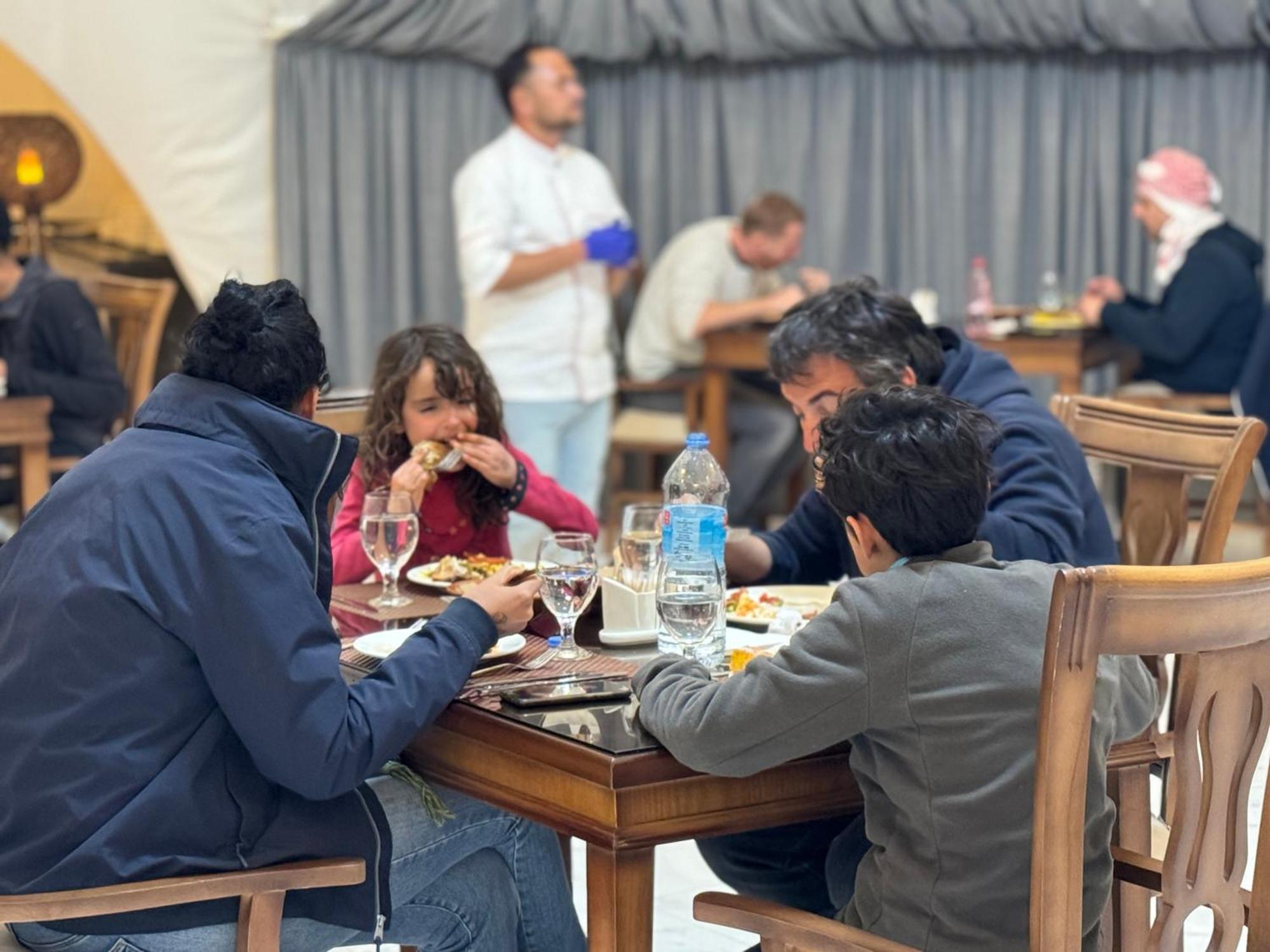 Wadi Rum Anwar Luxury Camp מראה חיצוני תמונה
