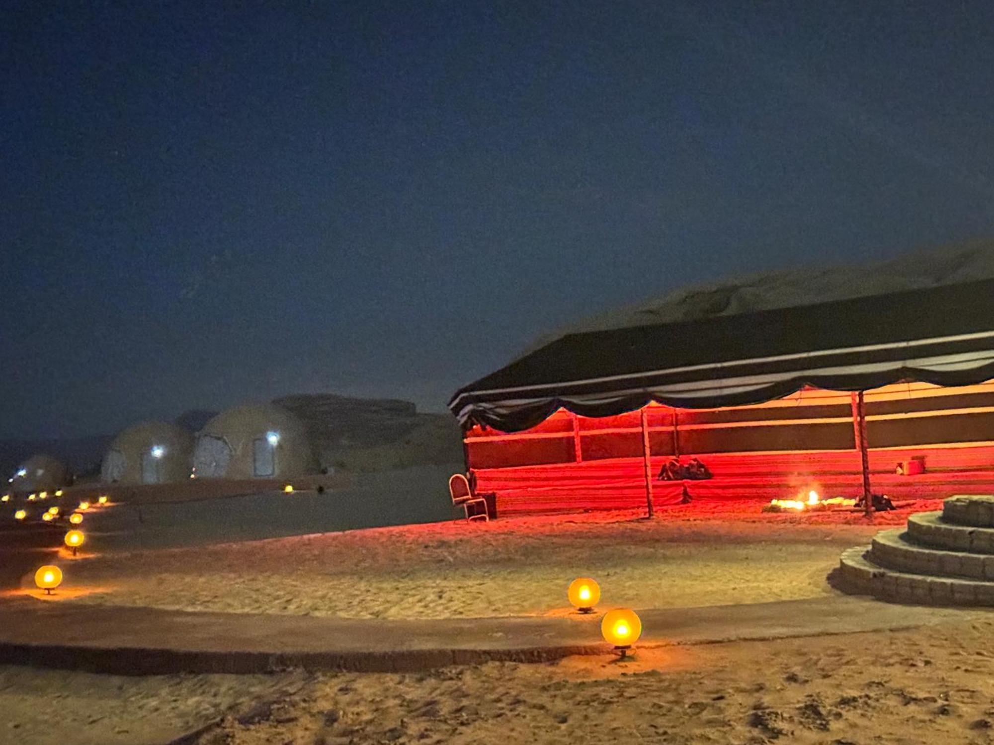 Wadi Rum Anwar Luxury Camp מראה חיצוני תמונה