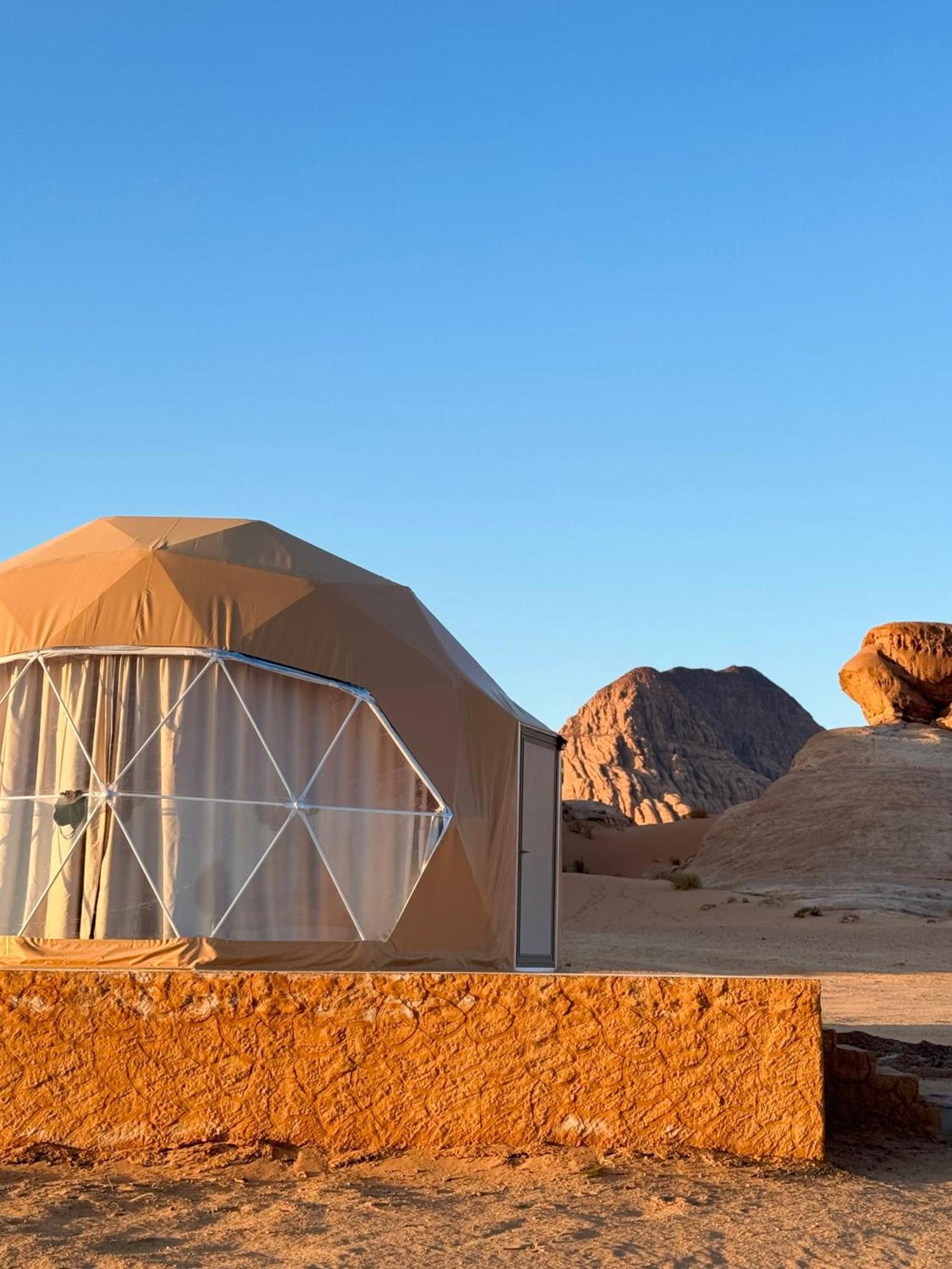Wadi Rum Anwar Luxury Camp מראה חיצוני תמונה