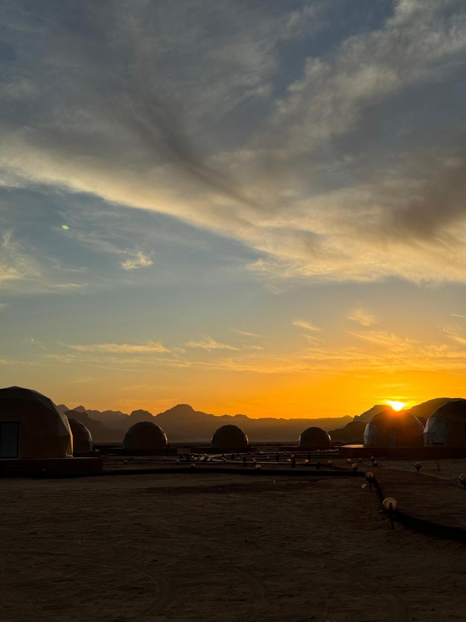 Wadi Rum Anwar Luxury Camp מראה חיצוני תמונה