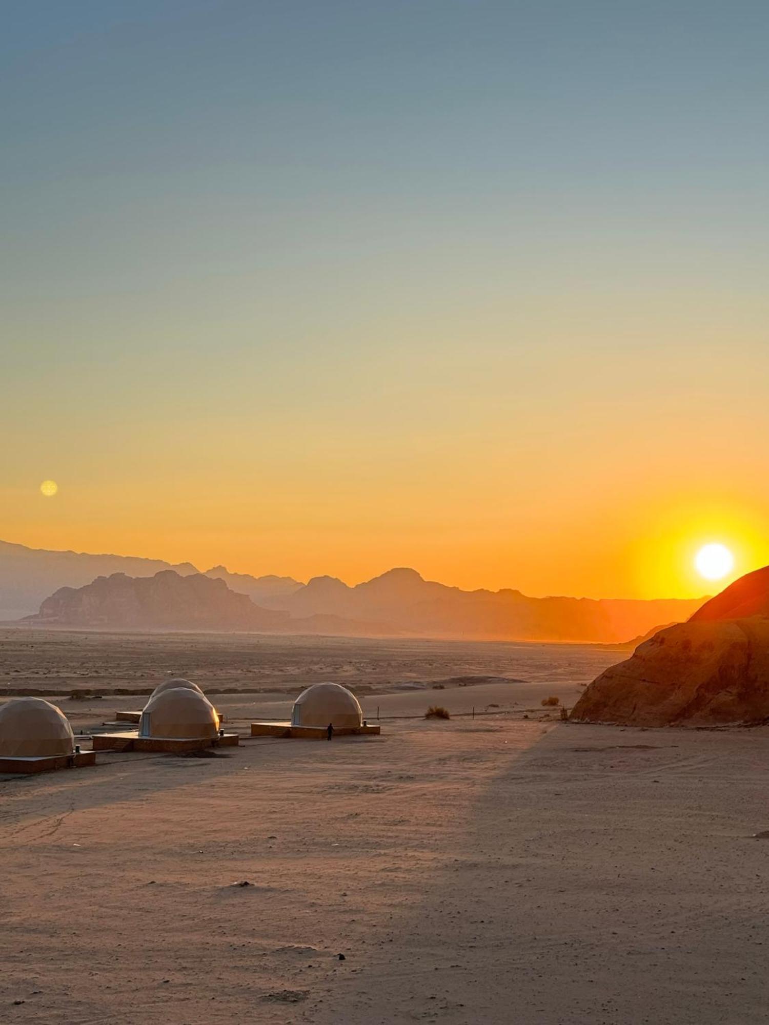 Wadi Rum Anwar Luxury Camp מראה חיצוני תמונה