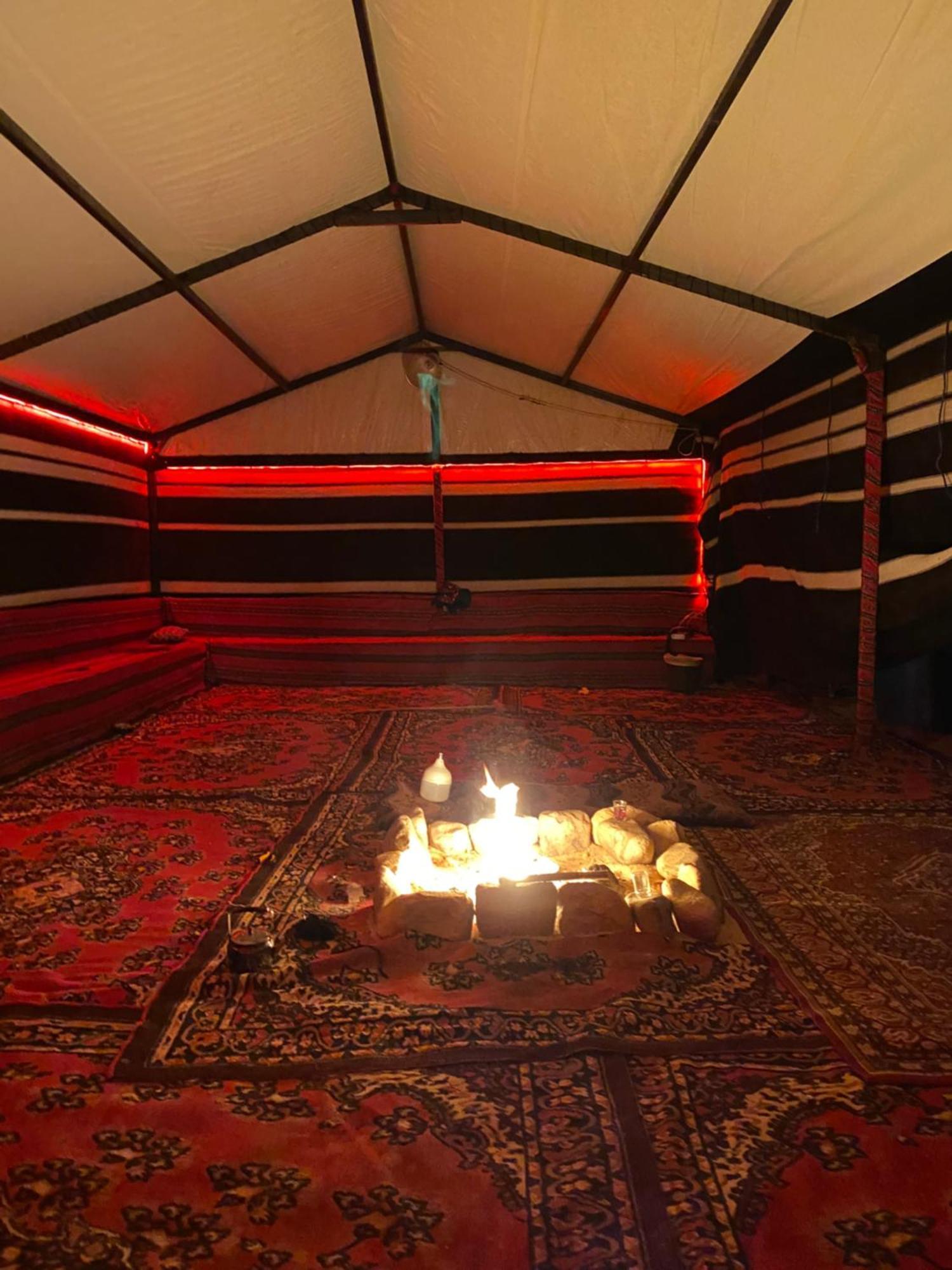 Wadi Rum Anwar Luxury Camp מראה חיצוני תמונה