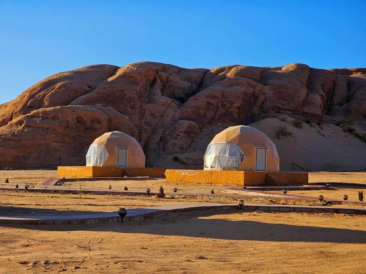 Wadi Rum Anwar Luxury Camp מראה חיצוני תמונה
